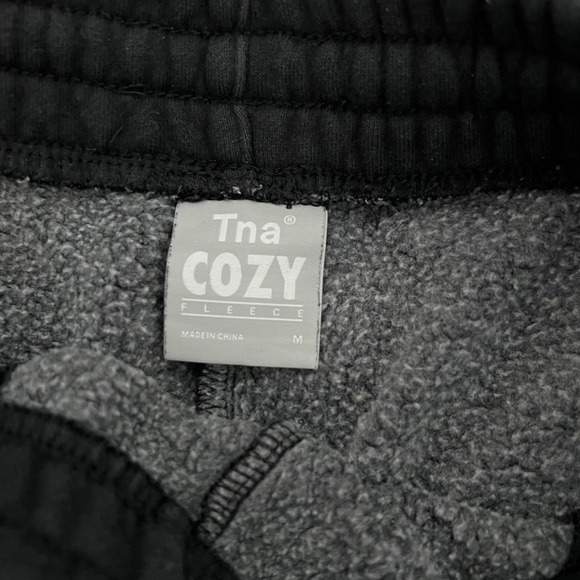 Aritzia Sweat Short - Picture 2 of 4